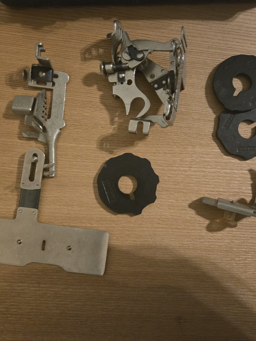Singer Sewing Machine Accessories - Picture 7 of 11